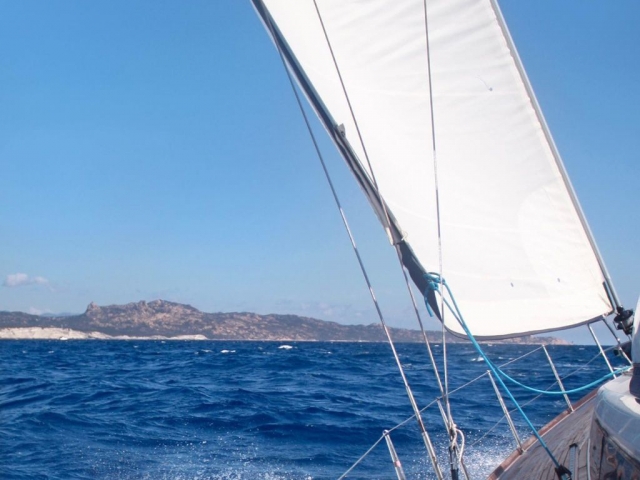  Ishua le lleva a descubrir los places de navegar 