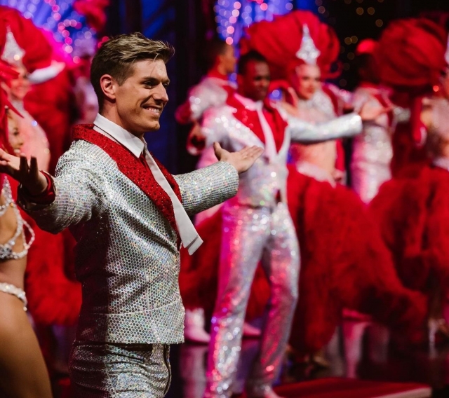  El cabaret le abre sus puertas 