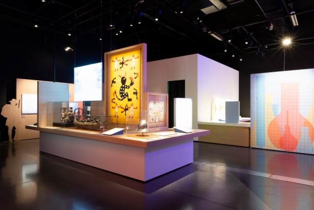  Admire las exposiciones 