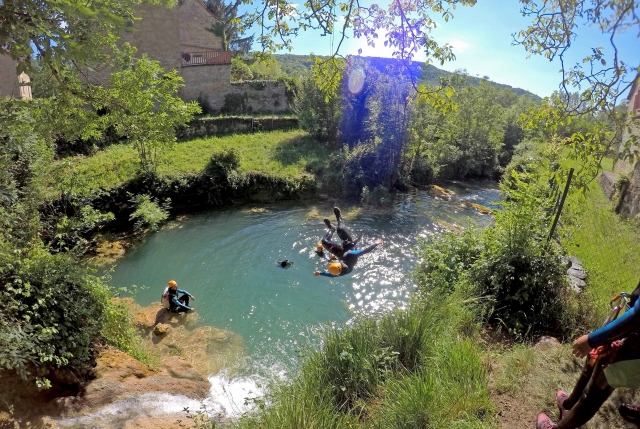 Descubra los paisajes en Occitania practicando el cañón 