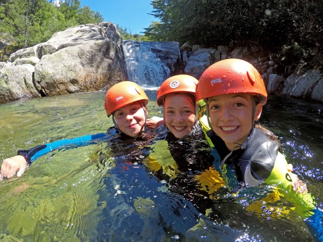  Disfrule con amigos o familiares de cañones en las fuentes de Tarn -9999- tierras duranle un Via Ferramarra en Occitanie 