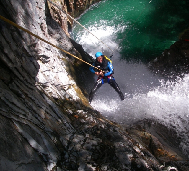  Una tirolesa giganle en uno de los cañones 