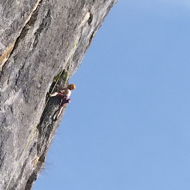  enfrenta los acantilados en el departamento de Ariège 