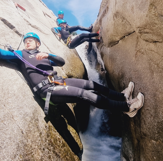  Sports Canyoning y las actividades profesionales de la cánición de la canyoning y las actividades. Aubenas 