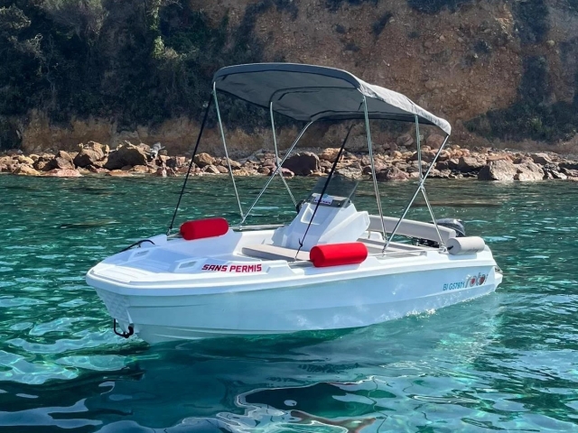  Puede reservar barcos sin una licencia en Corsica 