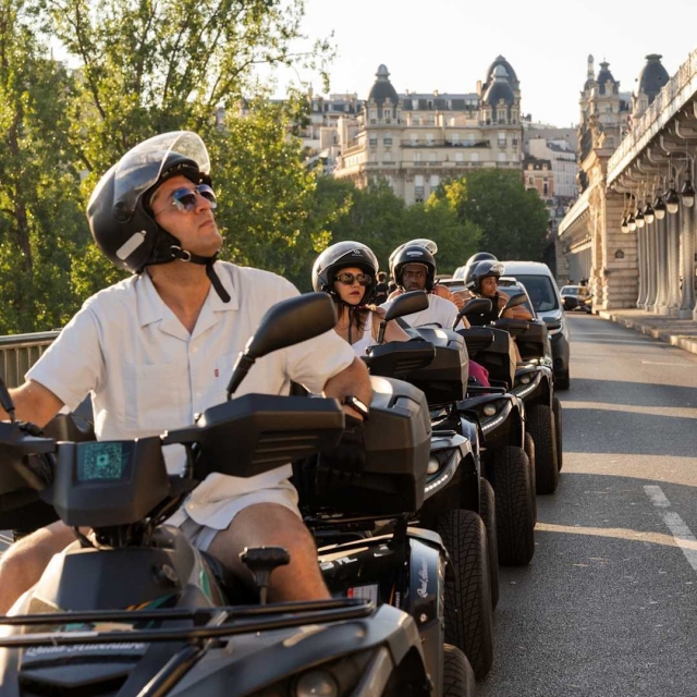 Inmortalízate al pie de la Torre Eiffel