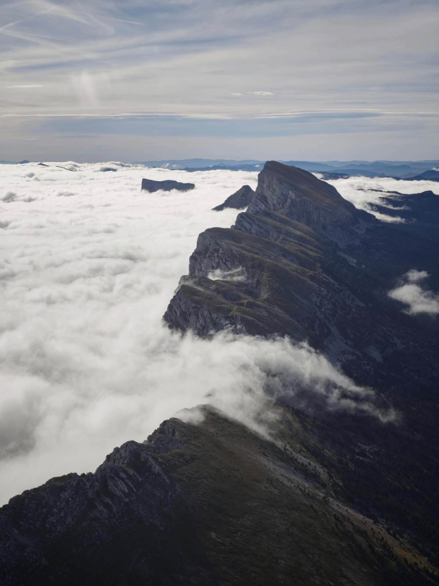  Un acantilado del Vercors sobre las nubes 