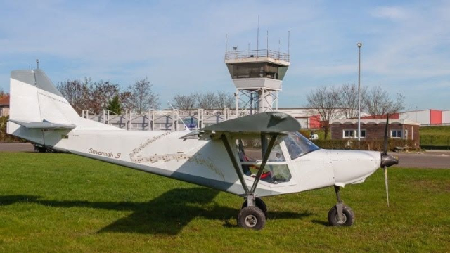  El ULM en el aeródromo Romans-Saint-Paul 