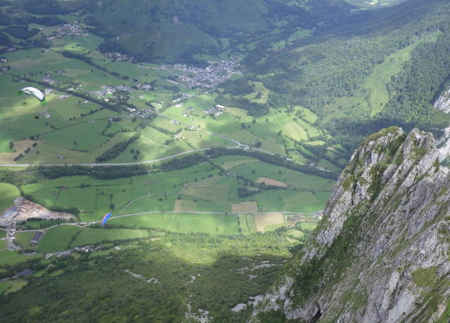  El valle de Aspe visto desde las crestas 