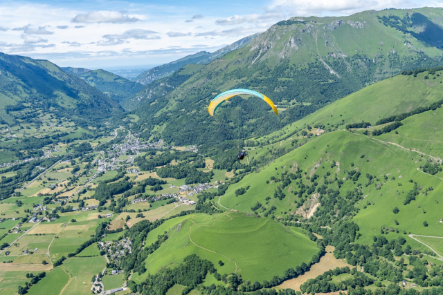  Parapente sobre los pueblos del valle de Aspe 