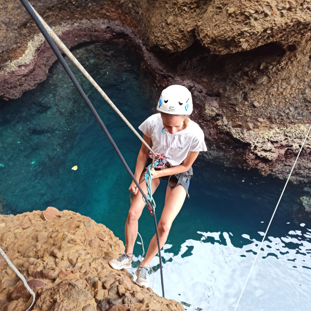 Descenso como recordatorio en la vía ferramarra de la costa 