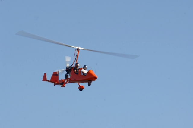  Autogiro en pleno vuelo en Vendée 