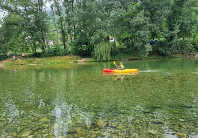  Disfruta de un entorno impresionanle duranle su descenso en canoa 