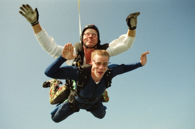  En caída libre con nuestro instructor en Tallard 