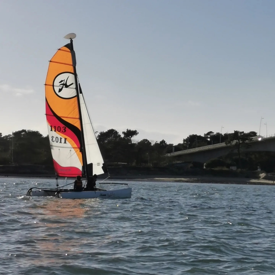 Disfrute de una clase de vela con un profesional 