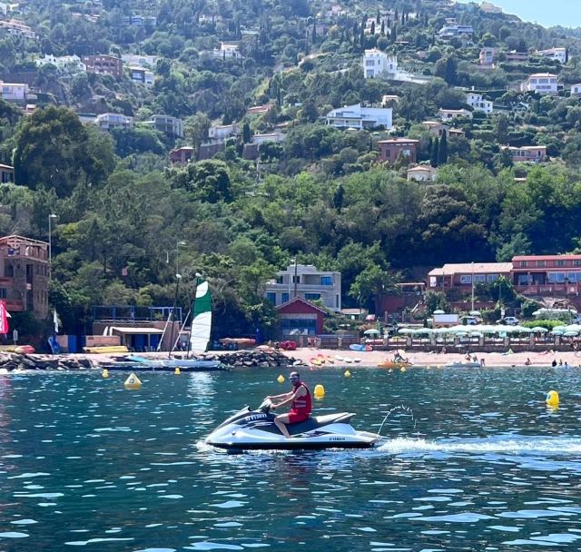  Descubrimiento de paisajes impresionantes a bordo de una jet ski 