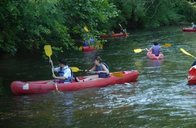 Paseo en canoa por el departamento de Yonne 