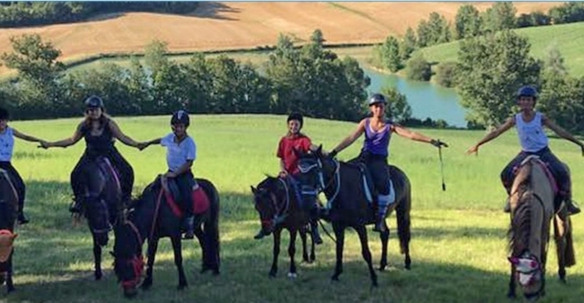 Pbaños a caballo en grupo 