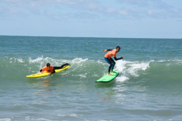  Tablas de surf y trajes de neopreno de su talla 