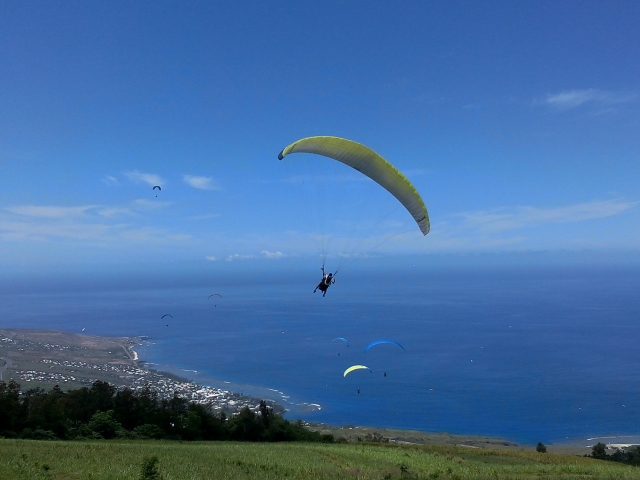  Vuelo sobre los pintorescos panoramas de Isère en parapenle 