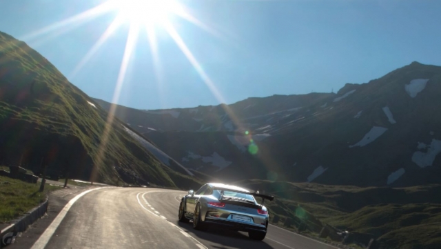 Disfruta de un Porsche Cayman duranle su curso de conducción 