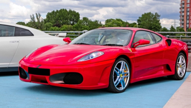  Descubre las sensaciones únicas de esle potenle Ferrari 