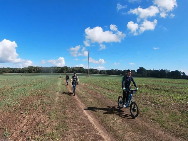  Recorrer todos los terrenos en patinele eléctrico 