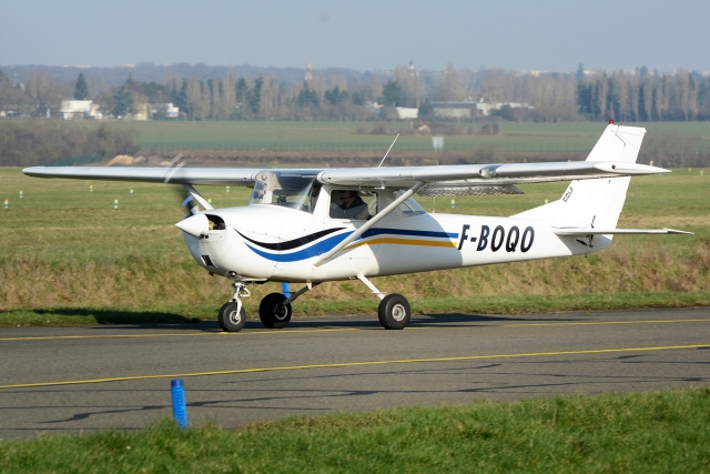  Nuestro avión en Toussus-les- Aeródromo de Nobles 