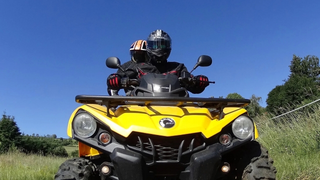  Vámonos de aventura a bordo de un cuatrimoto biplaza 