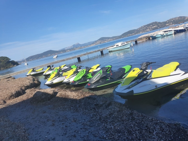 Jet ski biplaza para su sesión de esquí en Hyères