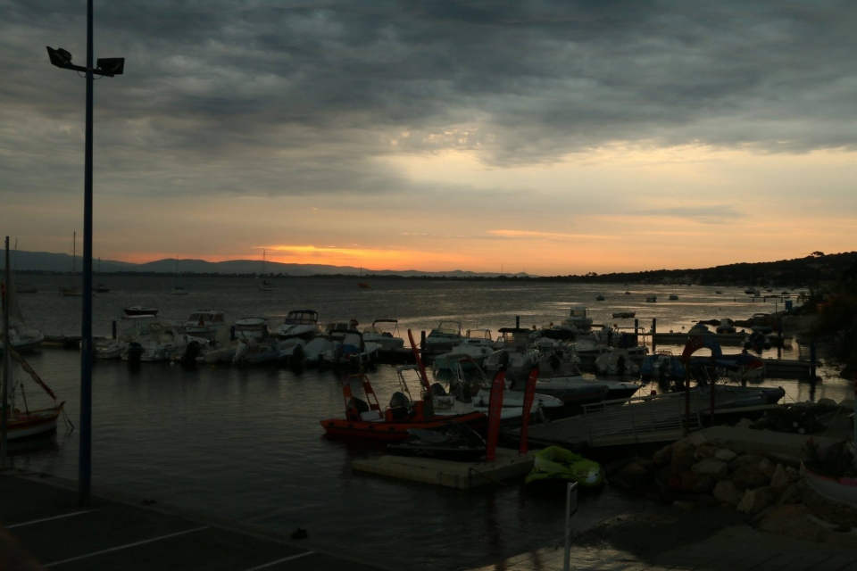  Reservación su barco por el día 