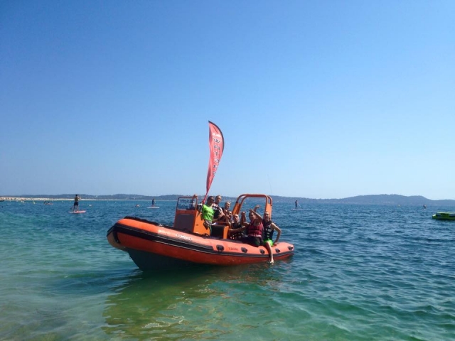Barco sin licencia para el día - Giens