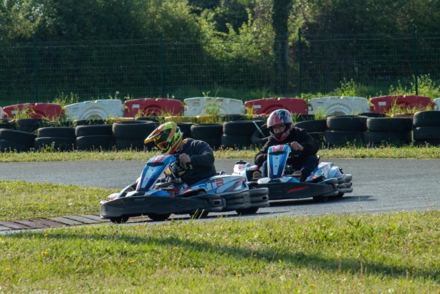  ¡Ponle al volanle en una loca carrera de karts! 
