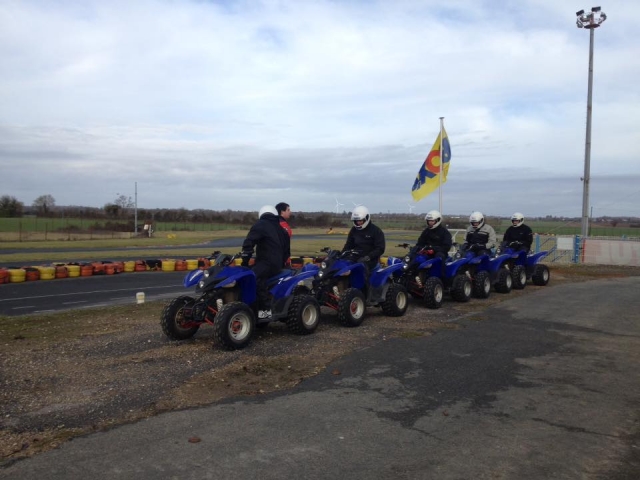  Nuestros cuatrimotos en nuestra base en Rouillé
