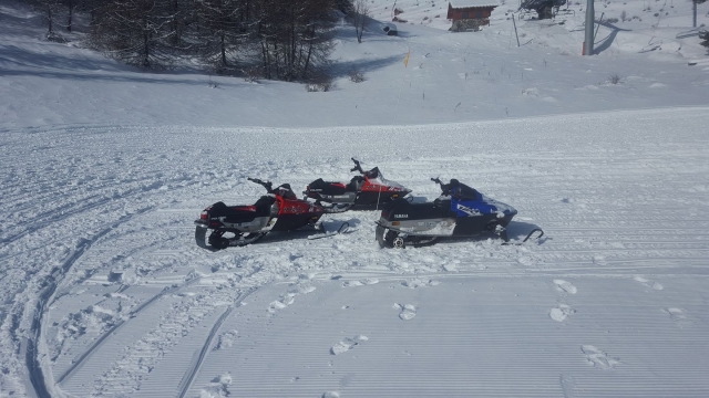  Reservación su paseo en moto de nieve en Auron