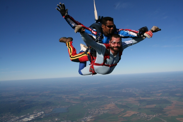 Salto en paracaídas en el Jura 