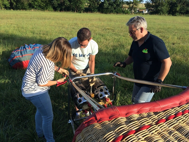  Participación en la preparación del globo aerostático 