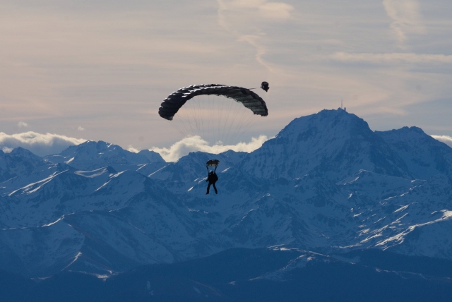  Salto en paracaídas 