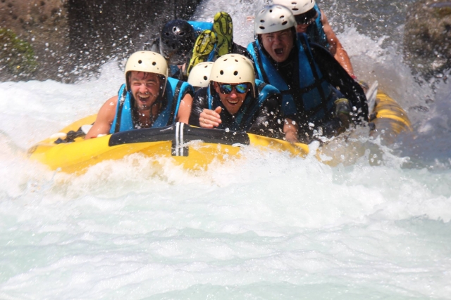  La adrenalina del Rafting 