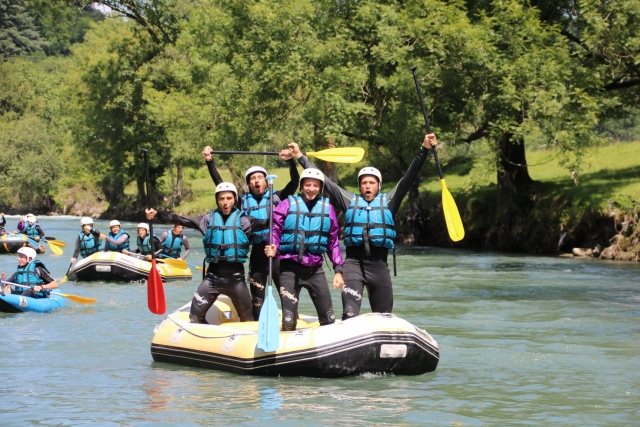  Rafting en grupo 