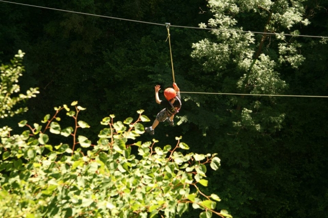  Tirolesa infantil