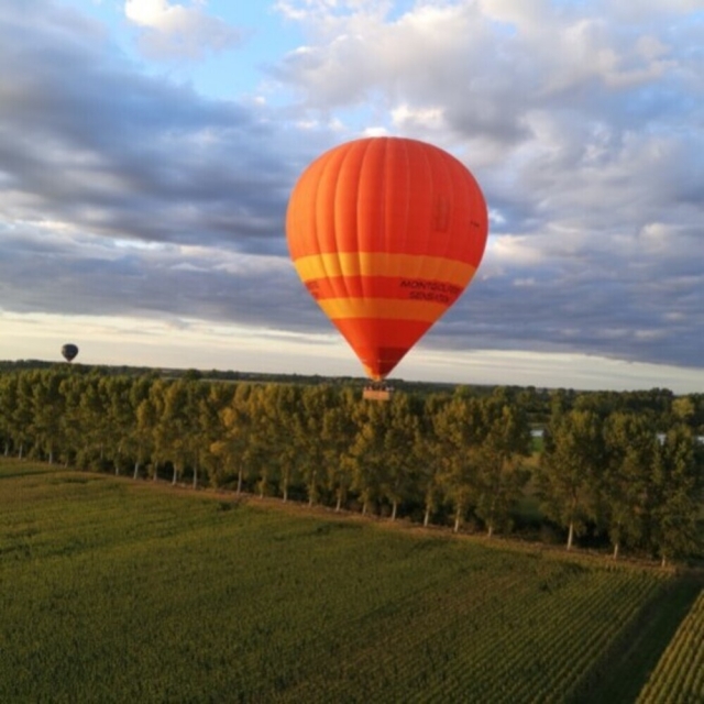  Globo aerostático sobre los campos 