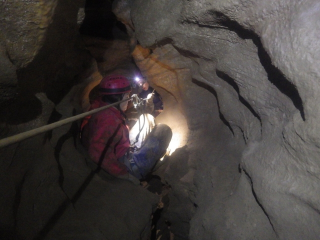  Descenso con soga 