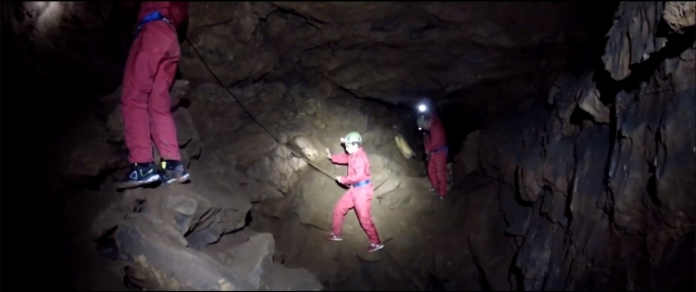  Descubrimiento de cueva con amigos 