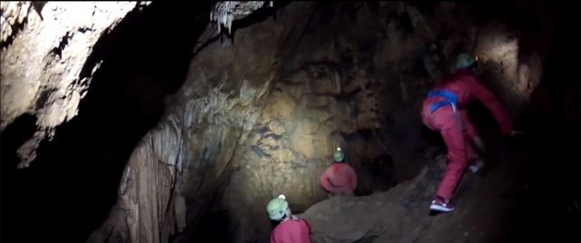  Espeleología con amigos 