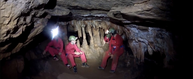 Espeleología cerca de Millau 