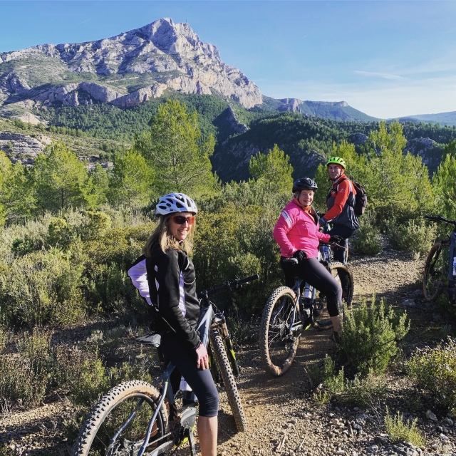 Camicrema en bicicleta de cerro 