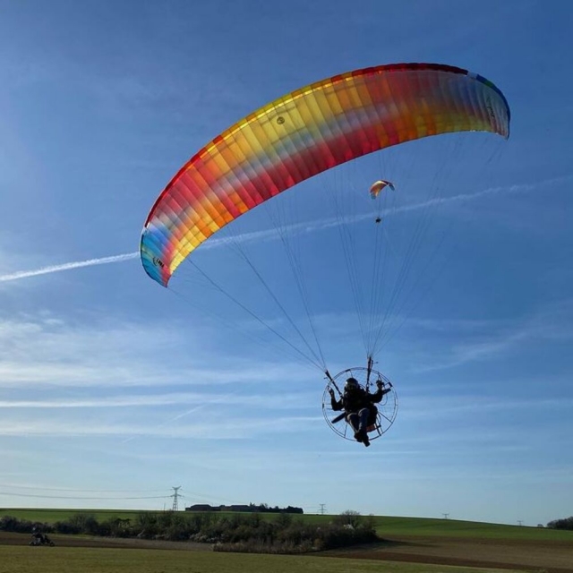  Vuelo acrobático en paramotor 