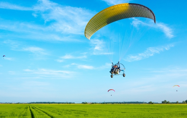Vuelo acrobático en paramotor 