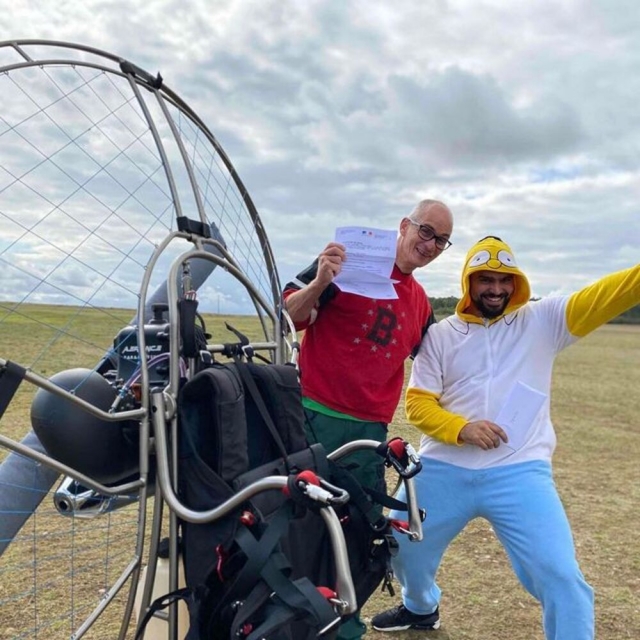  Buen ambienle duranle la preparación del vuelo 